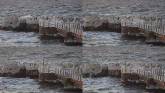 威海高区金海湾栈桥冬天的冰海封冻景观高清在线视频素材下载