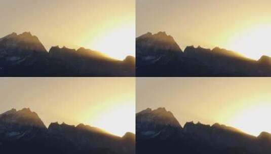 清晨的阳光照耀在哈巴雪山山顶高清在线视频素材下载