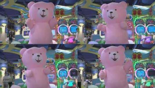 商场里可爱的粉色玩具熊高清在线视频素材下载