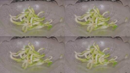 芥菜加盐腌制榨菜高清在线视频素材下载