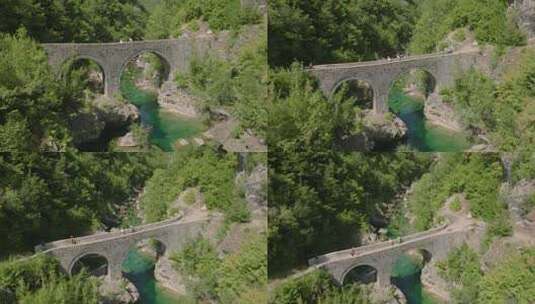 鸟瞰图达尼洛夫大多数石桥与清澈的蓝色水姆尔特维卡河高清在线视频素材下载