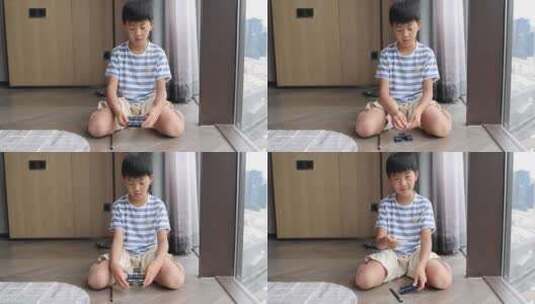 男孩在室内玩魔术 魔术表演高清在线视频素材下载
