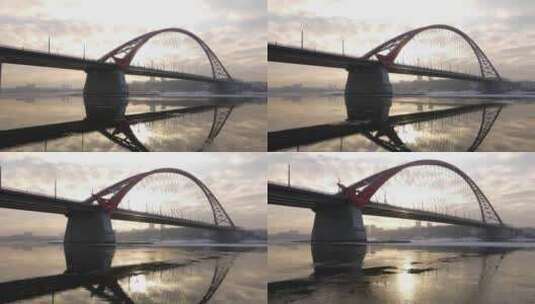 日落天空背景下的布格林斯基大桥底景高清在线视频素材下载