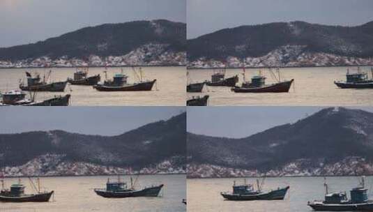 雪后威海湾中的刘公岛与小渔船4K高清在线视频素材下载