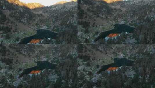 航拍山脉阳光与湖面倒影高清在线视频素材下载