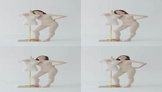 人体模型旁摆姿势的女人高清在线视频素材下载