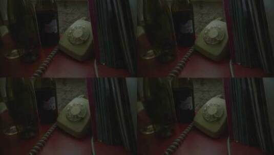 桌子上的电话和酒瓶子高清在线视频素材下载