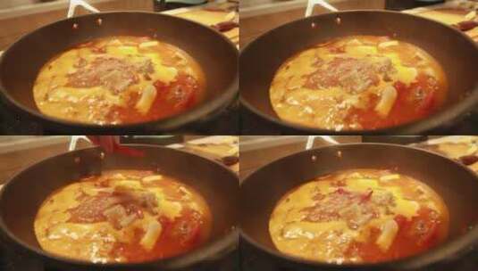 红汤牛肉锅番茄牛腩制作高清在线视频素材下载