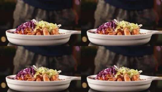 海鲜焖面制作过程菜品展示高清在线视频素材下载