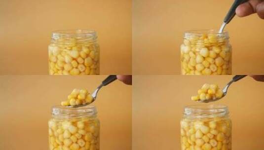 勺子从容器中挑选甜玉米高清在线视频素材下载
