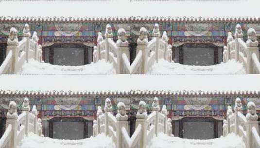 庭院雪景下雪中式古建高清在线视频素材下载