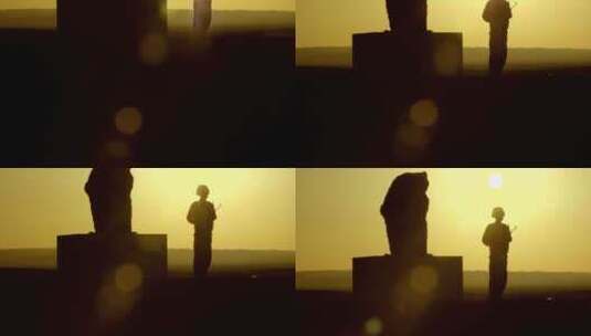 边防战士在石碑前站岗 夕阳 逆光剪影 中景高清在线视频素材下载