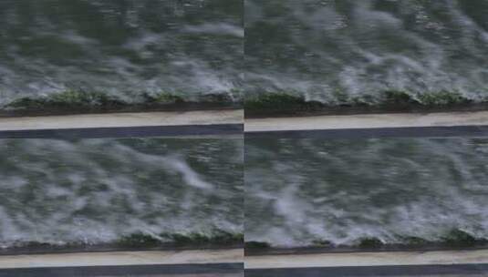 行驶中的船边的水8 船上的绿色水藻高清在线视频素材下载