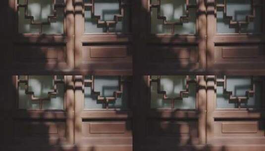 古建筑木门上的光影高清在线视频素材下载