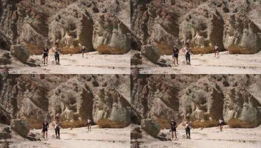 在沙漠中行走的人高清在线视频素材下载