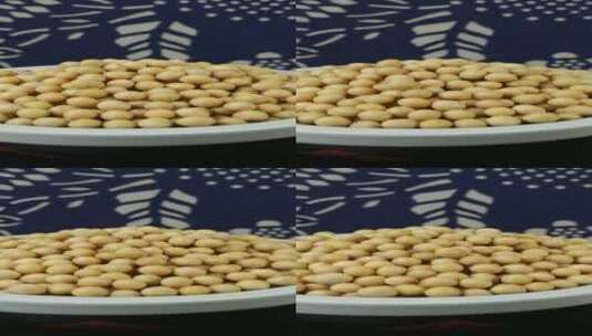 新鲜黄豆有机食品豆类五谷杂粮4k视频旋转高清在线视频素材下载
