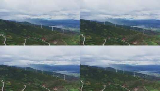 山顶上的风力发电风车高清在线视频素材下载