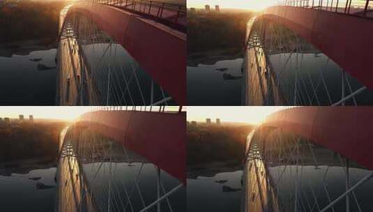 日落背景下的巨型索桥高清在线视频素材下载
