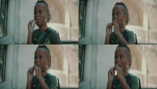 非洲男孩在吃棒棒糖高清在线视频素材下载