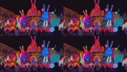 新年灯会兔年造型彩灯游客人流1高清在线视频素材下载