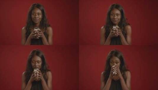 黑人女孩喝咖啡高清在线视频素材下载