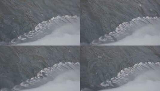 冬季水流经过结冰河岸4k50帧灰片高清在线视频素材下载