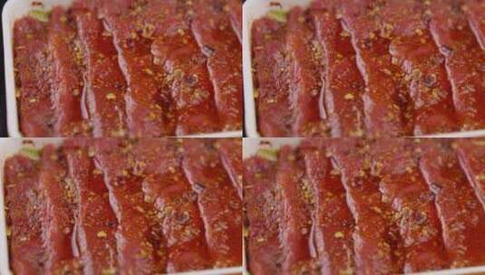 4K一盘旋转的火锅食材肉片特写高清在线视频素材下载