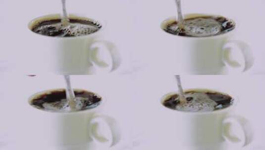 用勺子不断搅拌杯子中的咖啡高清在线视频素材下载