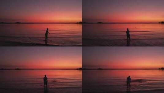 落日余晖黄金海滩玩耍的少年高清在线视频素材下载