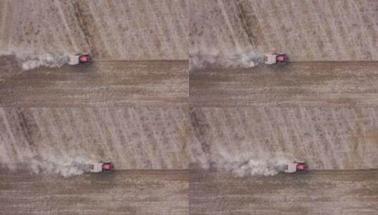 俯拍初冬农民驾驶拖拉机犁地高清在线视频素材下载