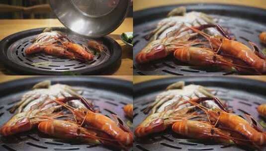 0040高清4k海鲜饭店锅盖美味大虾冒热气特写高清在线视频素材下载