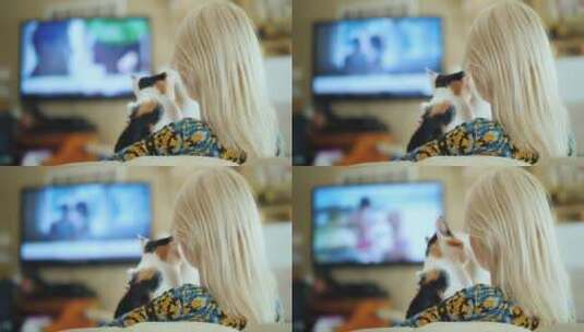 女人抱着猫看电视高清在线视频素材下载