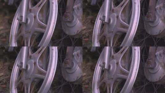 摩托车生锈的车轮子高清在线视频素材下载