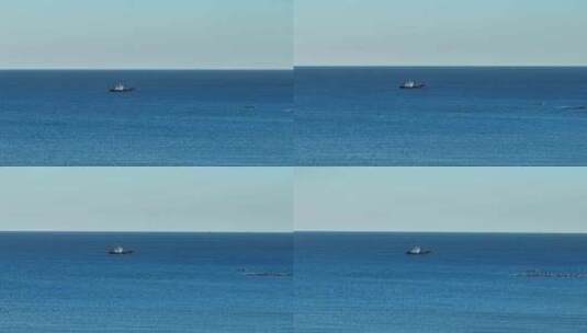 一艘渔船在蓝色的大海海洋中漂洋高清在线视频素材下载