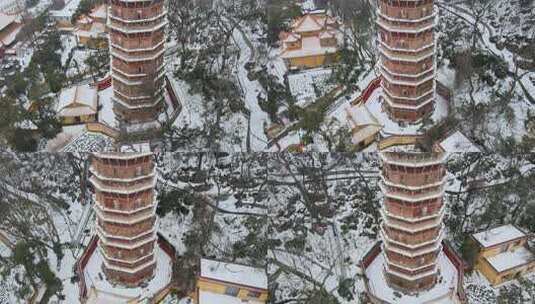 武汉武昌区宝通寺雪景航拍高清在线视频素材下载