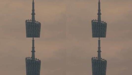 广州塔上的摩天轮和跳楼机延时视频高清在线视频素材下载