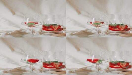 草莓，在一个玻璃杯里，汽水高清在线视频素材下载