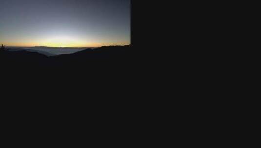 青山 苏醒 自然环境 晨光照大地 群山高清在线视频素材下载
