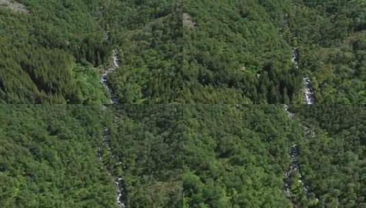 4k风景俯拍云南森林里的河流高清在线视频素材下载