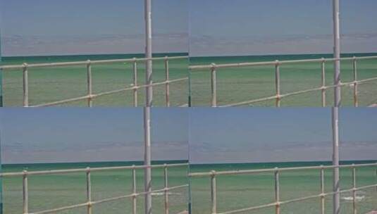 墨尔本海上木栈道栏杆高清在线视频素材下载