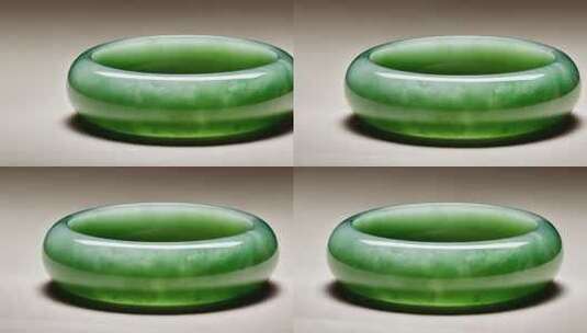 温润细腻的翡翠玉镯散发着东方古典之美高清在线视频素材下载