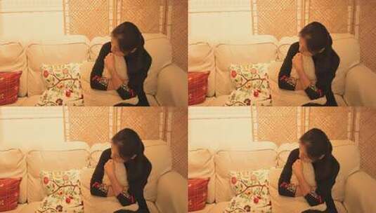 女人沙发上抱抱枕沉思高清在线视频素材下载