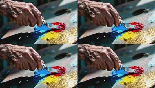 老美术家在调色板上混合颜料调色画面高清在线视频素材下载