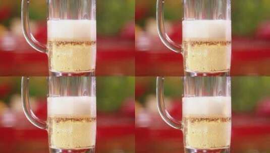 啤酒杯扎啤杯倒啤酒泡沫高清在线视频素材下载