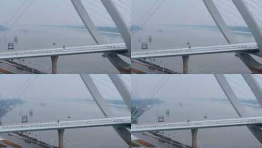 雪中南京之眼步行桥上的行人高清在线视频素材下载