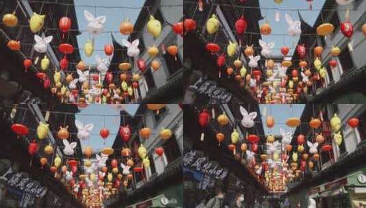 兔年过年春节挂在古楼间的兔子灯笼高清在线视频素材下载