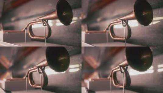 博物馆陈列的老式铜号高清在线视频素材下载