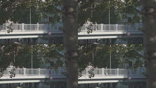 午后天桥上的行人高清在线视频素材下载