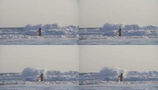冲浪运动员在波浪中划桨高清在线视频素材下载