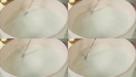 煮牛奶加热奶油椰乳高清在线视频素材下载